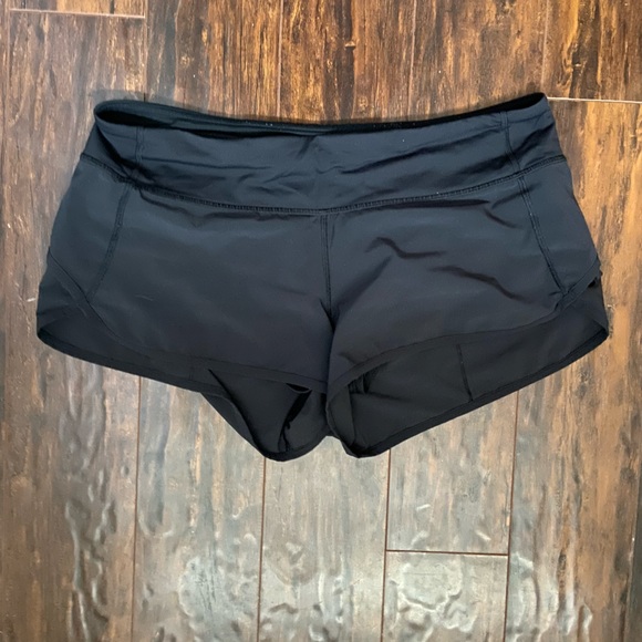 Black Lululemon lined Speed Up running short - Picture 1 of 3